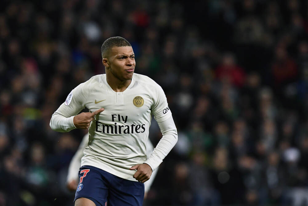 三节51+7+5断3帽迎生涯之夜! 战神卡降临单节26分 机器人还在进化